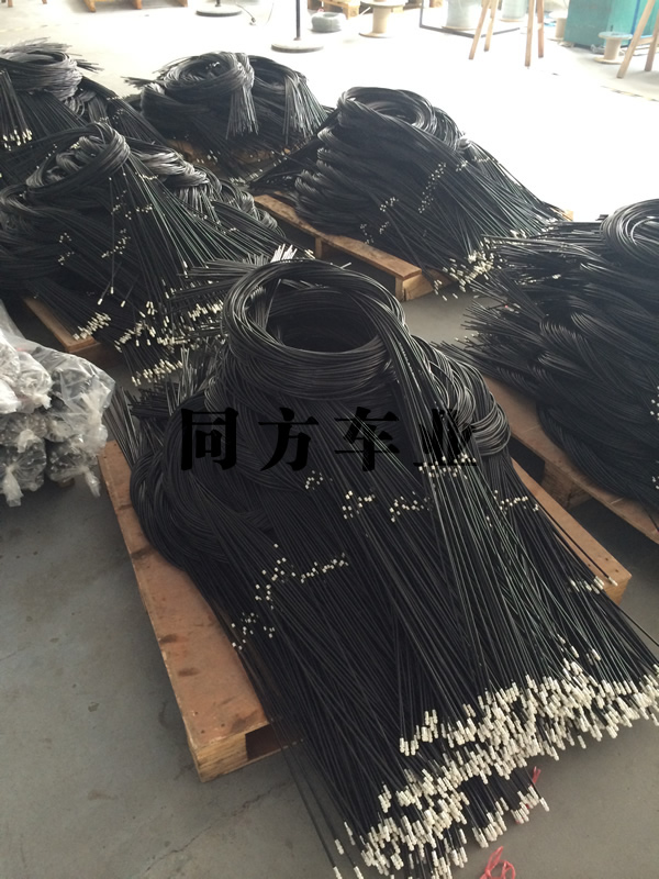 汽车后备箱拉线